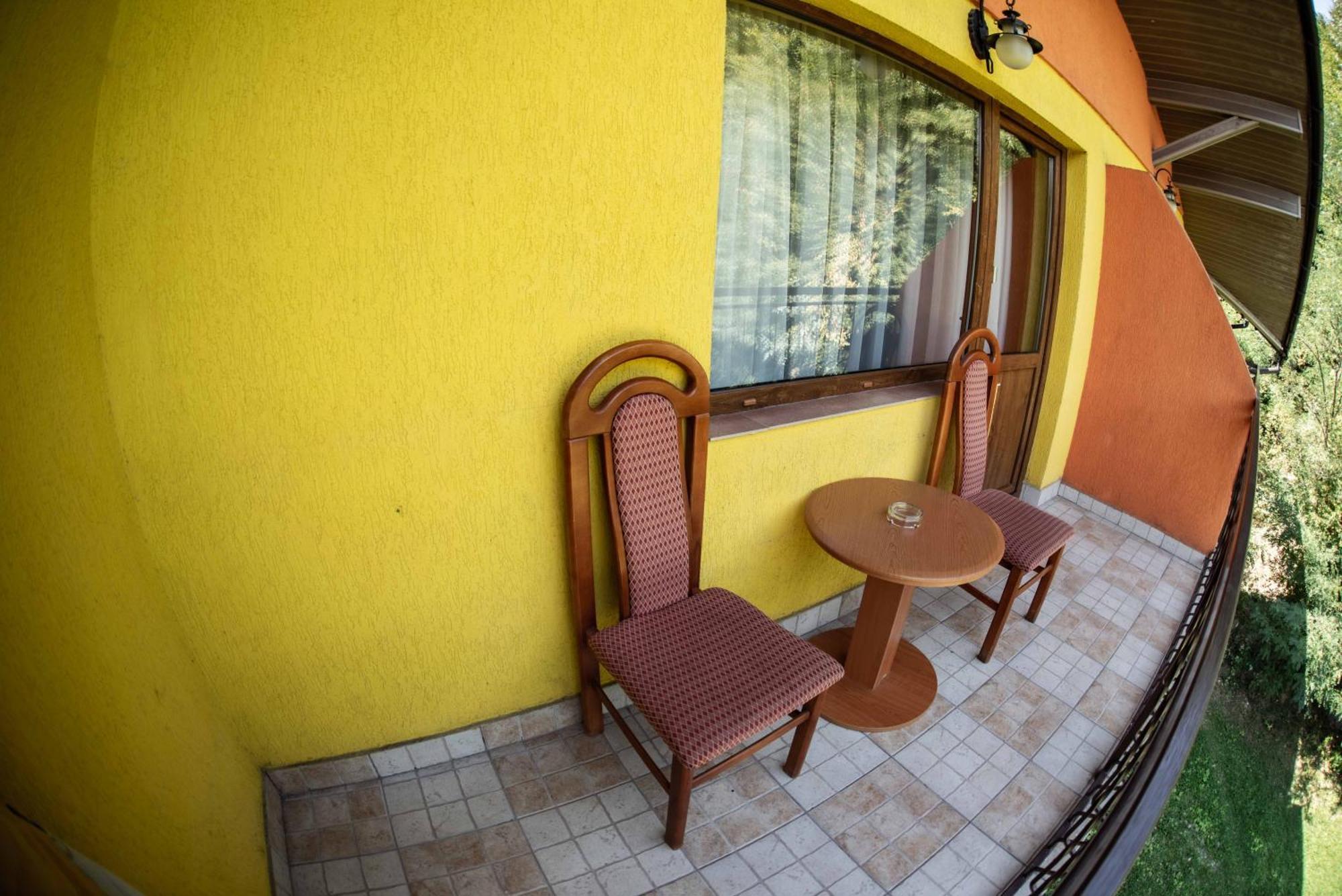 Hotel Trei Brazi Băile Olăneşti Екстериор снимка